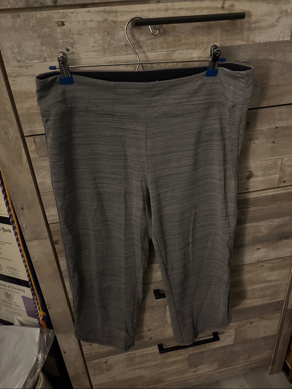 Tuff Athletics Gray Stretch Pull-On Capris